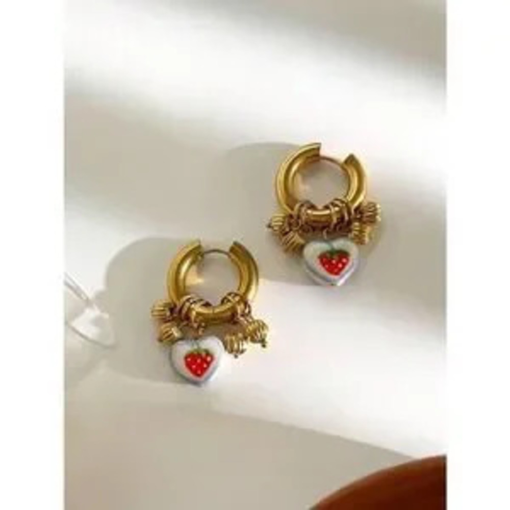 Strawberry hoop?earrings N2038